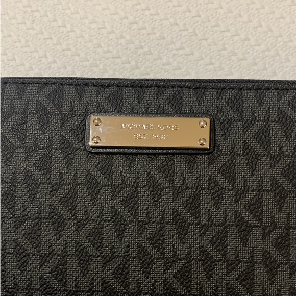 NWT Michael Kors Travel Continental Wallet - Picture 3 of 11